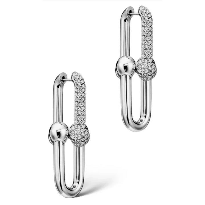 Aqui você encontra Brincos& Argolas de qualidade e para todos os estilos! Brincos de ouro, brincos de prata, brincos pequenos, brincos grandes, brincos infantis hipoalergênicos, brincos de argola e brincos coração! Peças feitas para durar! Confira nossas promoções e leve frete grátis para todo o Brasil! Garantia de envio e devolução fácil.