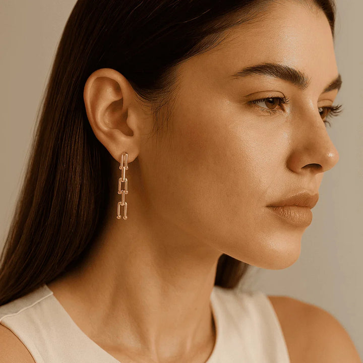 Se você busca por jóias de alta qualidade e recebimento em até 3 dias, aqui na Datter &Co, temos uma variedade de produtos que não escurecem com o uso, não causam alergias e são 100% á prova d'água, compre aqui na Datter & Co, Frete Grátis e Devolução Fácil