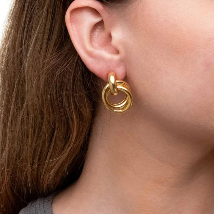 Se você busca por jóias de alta qualidade e recebimento em até 3 dias, aqui na Datter &Co, temos uma variedade de produtos que não escurecem com o uso, não causam alergias e são 100% á prova d'água, compre aqui na Datter & Co, Frete Grátis e Devolução Fácil