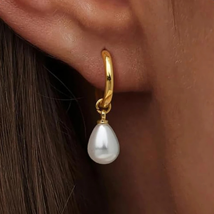Você está procurando o presente ideal para sua mãe? Neste dia das mães, se você busca presentear com qualidade e elegância, separamos jóias únicas e exclusivas para você! Nossas jóias são compostas por Prata 925 e Ouro 18K, Aqui você encontra o presente ideal para a sua mãe! Confira nossas promoções e leve frete grátis para todo o Brasil! Garantia de envio, devolução fácil e embalagem presenteável!