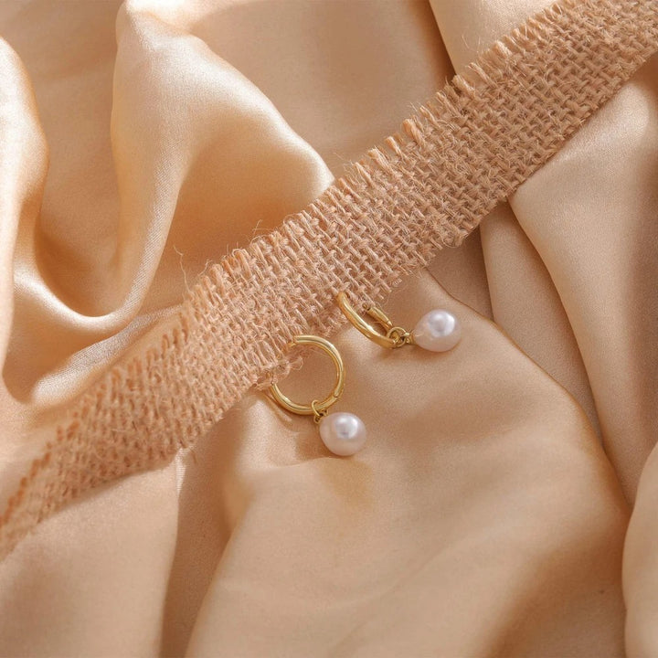 Você está procurando o presente ideal para sua mãe? Neste dia das mães, se você busca presentear com qualidade e elegância, separamos jóias únicas e exclusivas para você! Nossas jóias são compostas por Prata 925 e Ouro 18K, Aqui você encontra o presente ideal para a sua mãe! Confira nossas promoções e leve frete grátis para todo o Brasil! Garantia de envio, devolução fácil e embalagem presenteável!