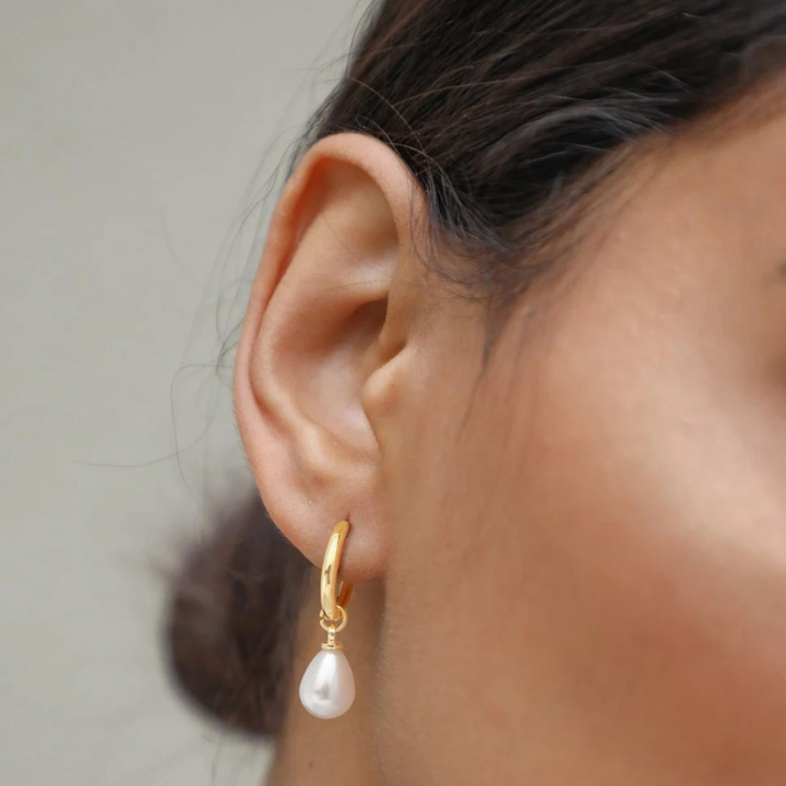 Você está procurando o presente ideal para sua mãe? Neste dia das mães, se você busca presentear com qualidade e elegância, separamos jóias únicas e exclusivas para você! Nossas jóias são compostas por Prata 925 e Ouro 18K, Aqui você encontra o presente ideal para a sua mãe! Confira nossas promoções e leve frete grátis para todo o Brasil! Garantia de envio, devolução fácil e embalagem presenteável!