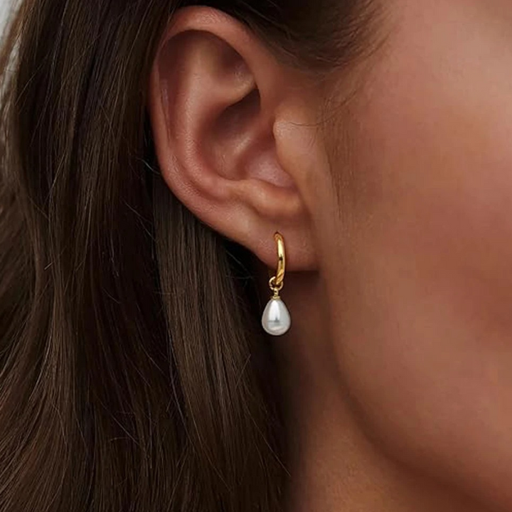 Você está procurando o presente ideal para sua mãe? Neste dia das mães, se você busca presentear com qualidade e elegância, separamos jóias únicas e exclusivas para você! Nossas jóias são compostas por Prata 925 e Ouro 18K, Aqui você encontra o presente ideal para a sua mãe! Confira nossas promoções e leve frete grátis para todo o Brasil! Garantia de envio, devolução fácil e embalagem presenteável!