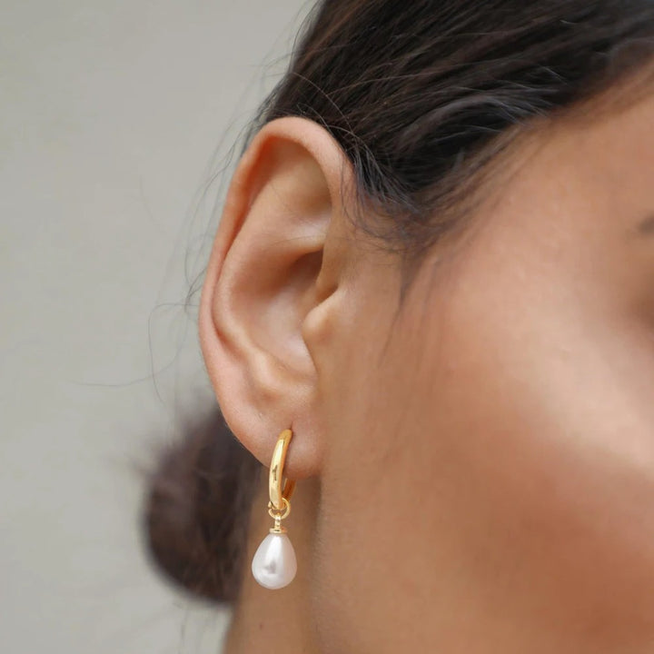 Você está procurando o presente ideal para sua mãe? Neste dia das mães, se você busca presentear com qualidade e elegância, separamos jóias únicas e exclusivas para você! Nossas jóias são compostas por Prata 925 e Ouro 18K, Aqui você encontra o presente ideal para a sua mãe! Confira nossas promoções e leve frete grátis para todo o Brasil! Garantia de envio, devolução fácil e embalagem presenteável!