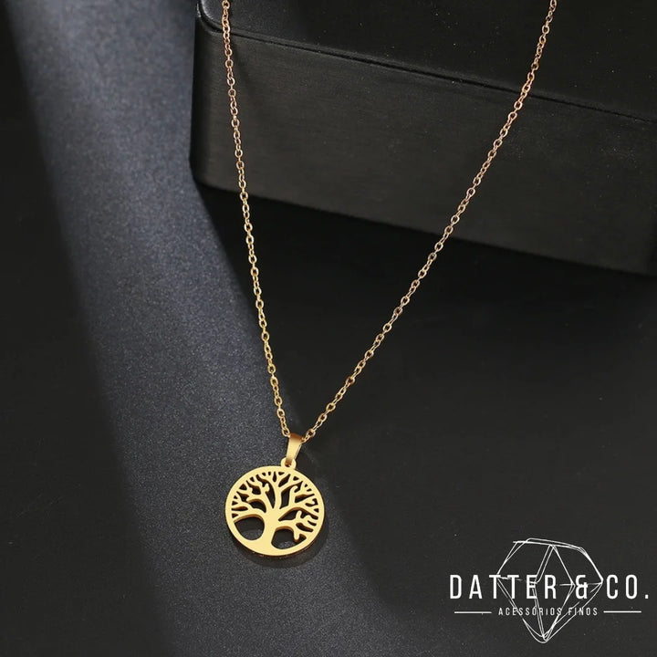 Os melhores colares femininos, colar feminino de prata, colar feminino de ouro, colar de pérola, colar feminino delicado com qualidade e durabilidade, peças que duram, não causam alergias e nem escurecem com o uso! Compre aqui na Datter & Co, Frete Grátis e Devolução Fácil.
