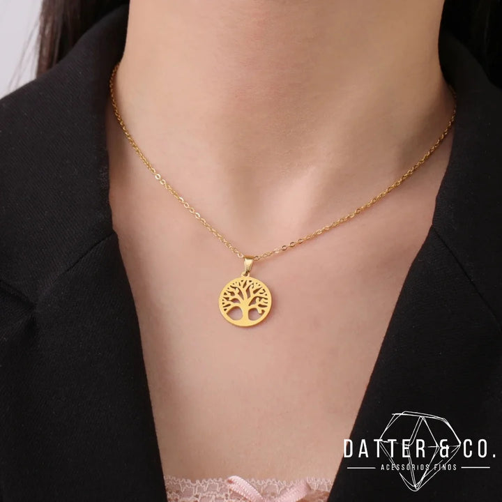 Os melhores colares femininos, colar feminino de prata, colar feminino de ouro, colar de pérola, colar feminino delicado com qualidade e durabilidade, peças que duram, não causam alergias e nem escurecem com o uso! Compre aqui na Datter & Co, Frete Grátis e Devolução Fácil.