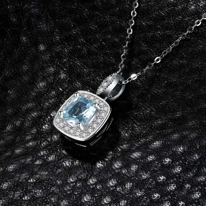 Você está procurando o presente ideal para sua mãe? Neste dia das mães, se você busca presentear com qualidade e elegância, separamos jóias únicas e exclusivas para você! Nossas jóias são compostas por Prata 925 e Ouro 18K, Aqui você encontra o presente ideal para a sua mãe! Confira nossas promoções e leve frete grátis para todo o Brasil! Garantia de envio, devolução fácil e embalagem presenteável!