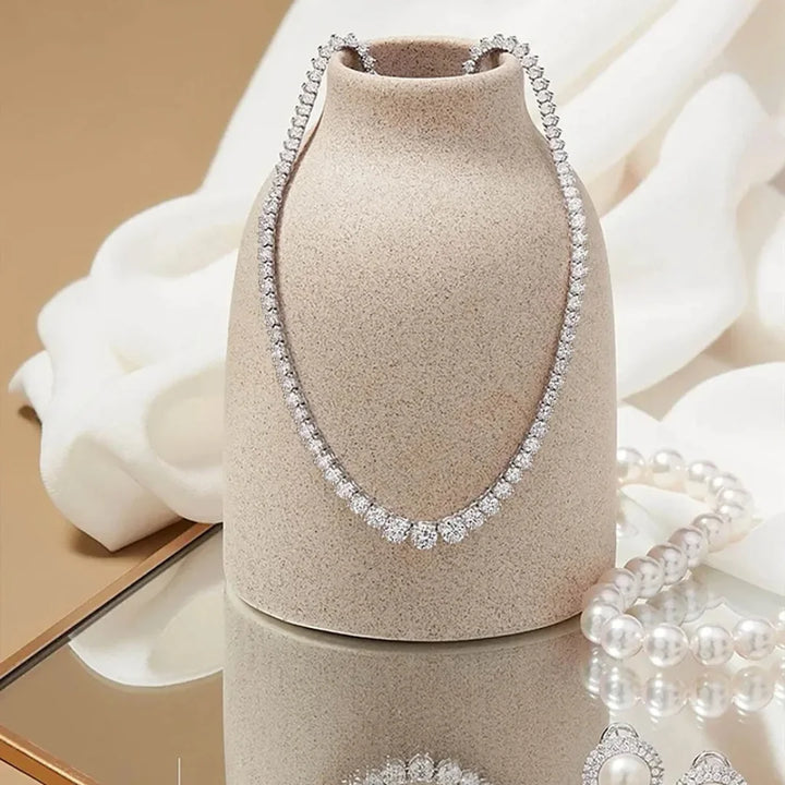Os melhores colares femininos, colar feminino de prata, colar feminino de ouro, colar de pérola, colar feminino delicado com qualidade e durabilidade, peças que duram, não causam alergias e nem escurecem com o uso! Compre aqui na Datter & Co, Frete Grátis e Devolução Fácil.