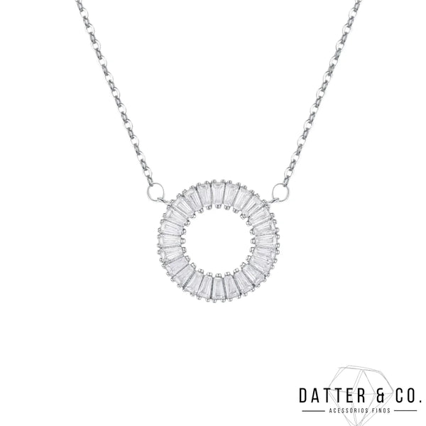 Os melhores colares femininos, colar feminino de prata, colar feminino de ouro, colar de pérola, colar feminino delicado com qualidade e durabilidade, peças que duram, não causam alergias e nem escurecem com o uso! Compre aqui na Datter & Co, Frete Grátis e Devolução Fácil.