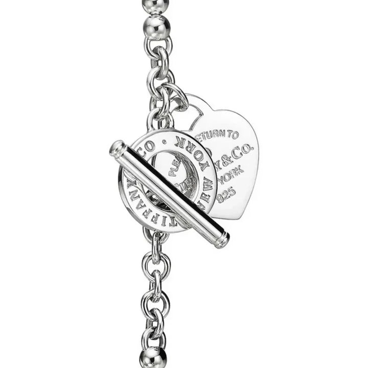 Os melhores colares femininos, colar feminino de prata, colar feminino de ouro, colar de pérola, colar feminino delicado com qualidade e durabilidade, peças que duram, não causam alergias e nem escurecem com o uso! Compre aqui na Datter & Co, Frete Grátis e Devolução Fácil.