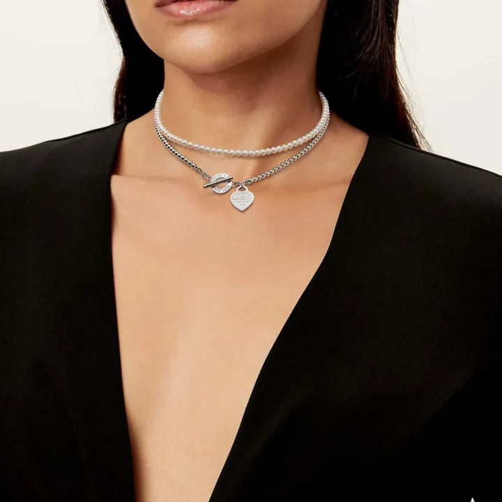 Os melhores colares femininos, colar feminino de prata, colar feminino de ouro, colar de pérola, colar feminino delicado com qualidade e durabilidade, peças que duram, não causam alergias e nem escurecem com o uso! Compre aqui na Datter & Co, Frete Grátis e Devolução Fácil.