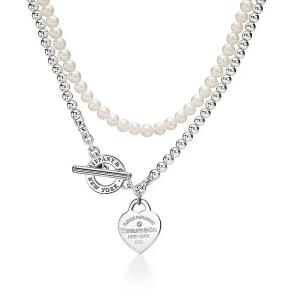 Os melhores colares femininos, colar feminino de prata, colar feminino de ouro, colar de pérola, colar feminino delicado com qualidade e durabilidade, peças que duram, não causam alergias e nem escurecem com o uso! Compre aqui na Datter & Co, Frete Grátis e Devolução Fácil.