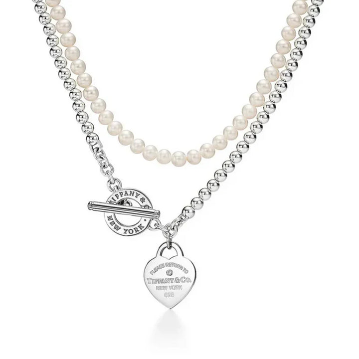 Os melhores colares femininos, colar feminino de prata, colar feminino de ouro, colar de pérola, colar feminino delicado com qualidade e durabilidade, peças que duram, não causam alergias e nem escurecem com o uso! Compre aqui na Datter & Co, Frete Grátis e Devolução Fácil.