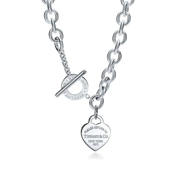 Os melhores colares femininos, colar feminino de prata, colar feminino de ouro, colar de pérola, colar feminino delicado com qualidade e durabilidade, peças que duram, não causam alergias e nem escurecem com o uso! Compre aqui na Datter & Co, Frete Grátis e Devolução Fácil.