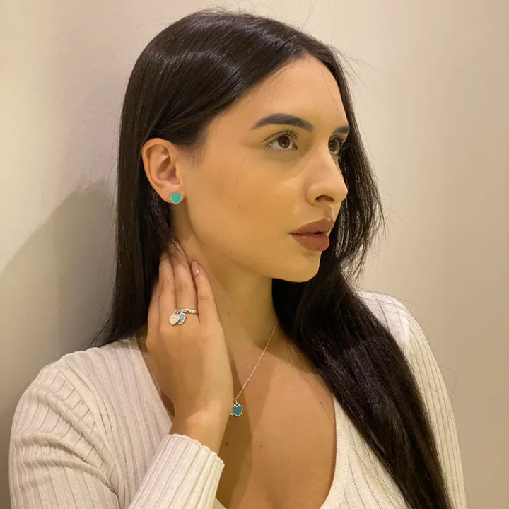 Os melhores colares femininos, colar feminino de prata, colar feminino de ouro, colar de pérola, colar feminino delicado com qualidade e durabilidade, peças que duram, não causam alergias e nem escurecem com o uso! Compre aqui na Datter & Co, Frete Grátis e Devolução Fácil.
