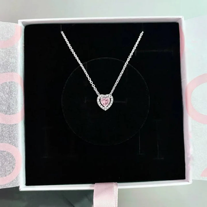 Você está procurando o presente ideal para sua mãe? Neste dia das mães, se você busca presentear com qualidade e elegância, separamos jóias únicas e exclusivas para você! Nossas jóias são compostas por Prata 925 e Ouro 18K, Aqui você encontra o presente ideal para a sua mãe! Confira nossas promoções e leve frete grátis para todo o Brasil! Garantia de envio, devolução fácil e embalagem presenteável!