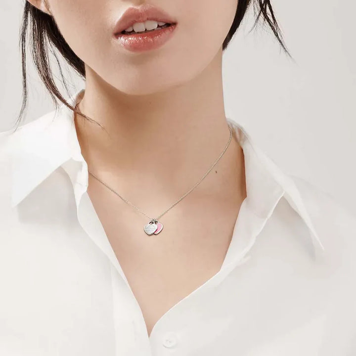 Os melhores colares femininos, colar feminino de prata, colar feminino de ouro, colar de pérola, colar feminino delicado com qualidade e durabilidade, peças que duram, não causam alergias e nem escurecem com o uso! Compre aqui na Datter & Co, Frete Grátis e Devolução Fácil.