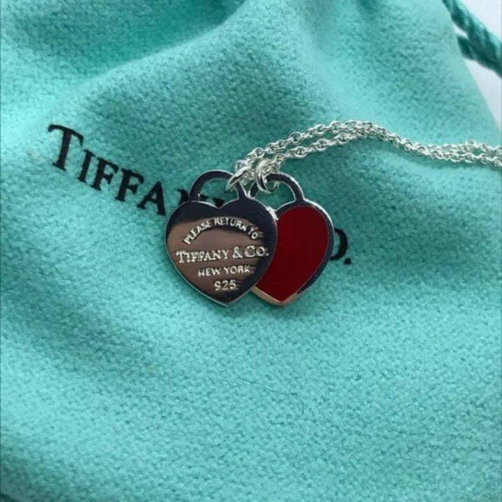 Você está procurando o presente ideal para sua mãe? Neste dia das mães, se você busca presentear com qualidade e elegância, separamos jóias únicas e exclusivas para você! Nossas jóias são compostas por Prata 925 e Ouro 18K, Aqui você encontra o presente ideal para a sua mãe! Confira nossas promoções e leve frete grátis para todo o Brasil! Garantia de envio, devolução fácil e embalagem presenteável!