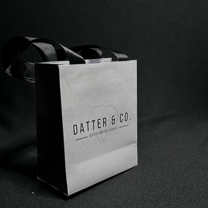 Você está procurando o presente ideal para sua mãe? Neste dia das mães, se você busca presentear com qualidade e elegância, separamos jóias únicas e exclusivas para você! Nossas jóias são compostas por Prata 925 e Ouro 18K, Aqui você encontra o presente ideal para a sua mãe! Confira nossas promoções e leve frete grátis para todo o Brasil! Garantia de envio, devolução fácil e embalagem presenteável!