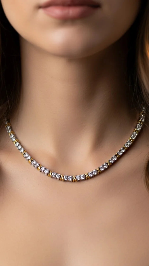 Se você busca por colar cravejado de alta qualidade, aqui na Datter & Co, temos uma variedade de produtos que não escurecem com o uso, não causam alergias e são 100% á prova d'água, compre aqui na Datter & Co, Frete Grátis e Devolução Fácil.