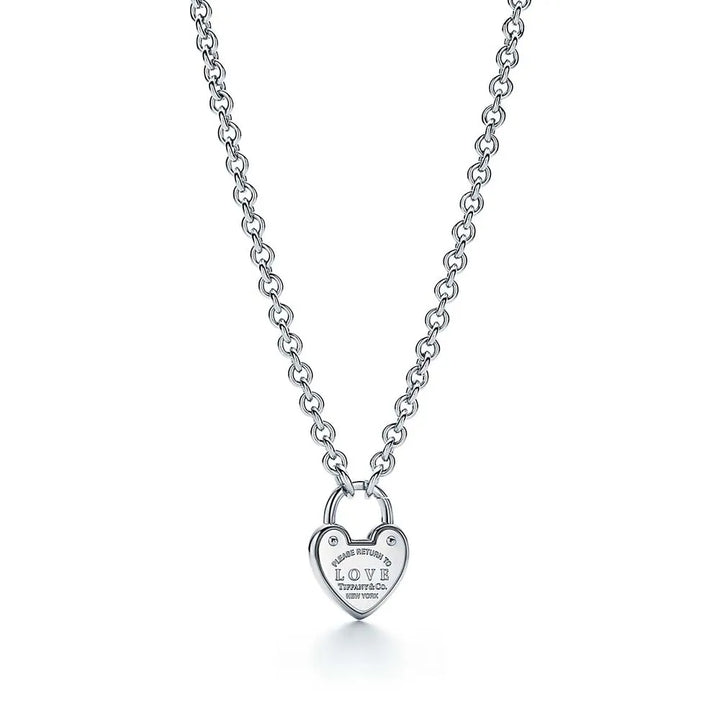 Os melhores colares femininos, colar feminino de prata, colar feminino de ouro, colar de pérola, colar feminino delicado com qualidade e durabilidade, peças que duram, não causam alergias e nem escurecem com o uso! Compre aqui na Datter & Co, Frete Grátis e Devolução Fácil.