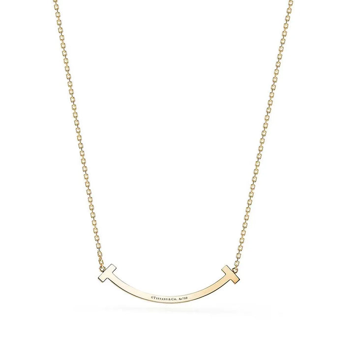 Os melhores colares femininos, colar feminino de prata, colar feminino de ouro, colar de pérola, colar feminino delicado com qualidade e durabilidade, peças que duram, não causam alergias e nem escurecem com o uso! Compre aqui na Datter & Co, Frete Grátis e Devolução Fácil.