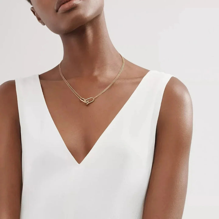 Os melhores colares femininos, colar feminino de prata, colar feminino de ouro, colar de pérola, colar feminino delicado com qualidade e durabilidade, peças que duram, não causam alergias e nem escurecem com o uso! Compre aqui na Datter & Co, Frete Grátis e Devolução Fácil.