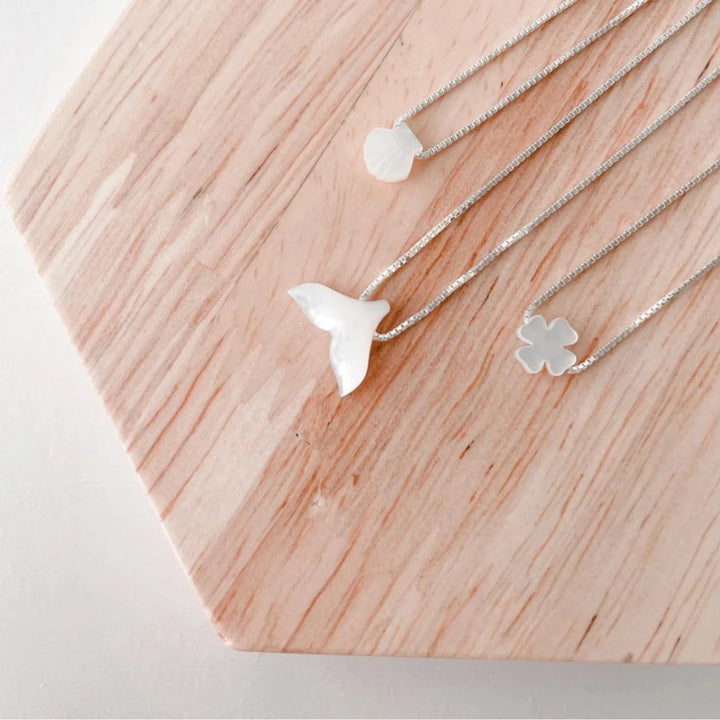 Se você busca por jóias de alta qualidade e recebimento em até 4 dias, aqui na Datter &Co, temos uma variedade de produtos que não escurecem com o uso, não causam alergias e são 100% á prova d'água, compre aqui na Datter & Co, Frete Grátis e Devolução Fácil