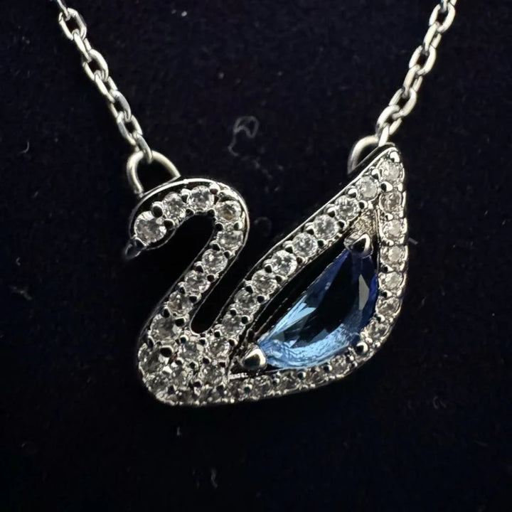 Os melhores colares femininos, colar feminino de prata, colar feminino de ouro, colar de pérola, colar feminino delicado com qualidade e durabilidade, peças que duram, não causam alergias e nem escurecem com o uso! Compre aqui na Datter & Co, Frete Grátis e Devolução Fácil.
