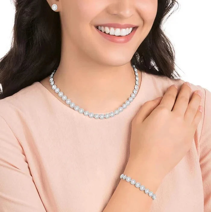 Os melhores colares femininos, colar feminino de prata, colar feminino de ouro, colar de pérola, colar feminino delicado com qualidade e durabilidade, peças que duram, não causam alergias e nem escurecem com o uso! Compre aqui na Datter & Co, Frete Grátis e Devolução Fácil.
