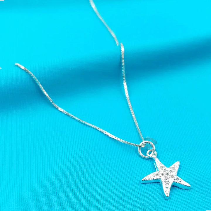 Se você busca por jóias de alta qualidade e recebimento em até 4 dias, aqui na Datter &Co, temos uma variedade de produtos que não escurecem com o uso, não causam alergias e são 100% á prova d'água, compre aqui na Datter & Co, Frete Grátis e Devolução Fácil