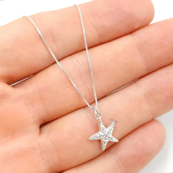 Se você busca por jóias de alta qualidade e recebimento em até 4 dias, aqui na Datter &Co, temos uma variedade de produtos que não escurecem com o uso, não causam alergias e são 100% á prova d'água, compre aqui na Datter & Co, Frete Grátis e Devolução Fácil