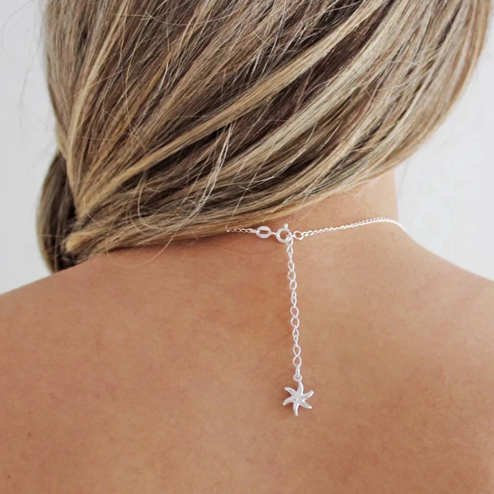 Se você busca por jóias de alta qualidade e recebimento em até 4 dias, aqui na Datter &Co, temos uma variedade de produtos que não escurecem com o uso, não causam alergias e são 100% á prova d'água, compre aqui na Datter & Co, Frete Grátis e Devolução Fácil