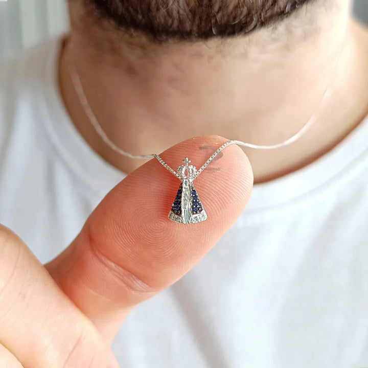 Se você busca por jóias de alta qualidade e recebimento em até 4 dias, aqui na Datter &Co, temos uma variedade de produtos que não escurecem com o uso, não causam alergias e são 100% á prova d'água, compre aqui na Datter & Co, Frete Grátis e Devolução Fácil