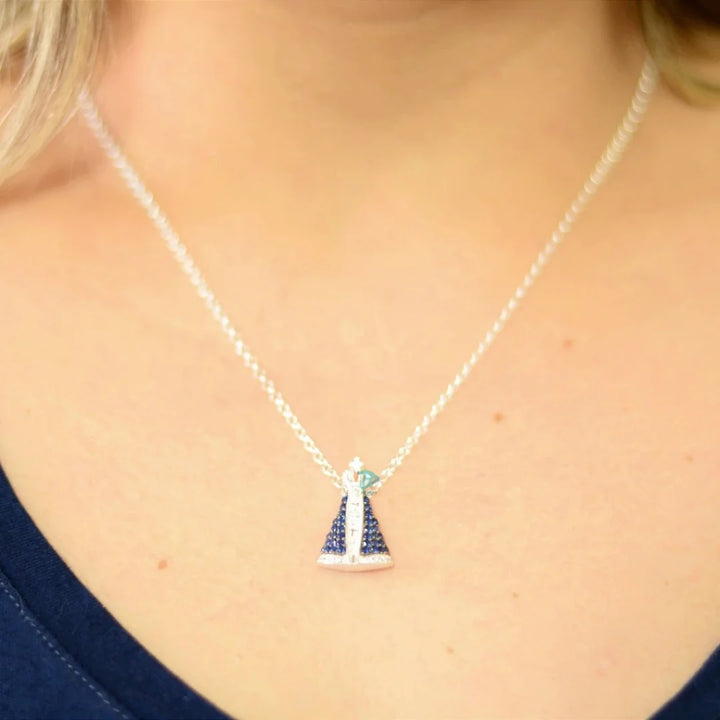 Se você busca por jóias de alta qualidade e recebimento em até 4 dias, aqui na Datter &Co, temos uma variedade de produtos que não escurecem com o uso, não causam alergias e são 100% á prova d'água, compre aqui na Datter & Co, Frete Grátis e Devolução Fácil