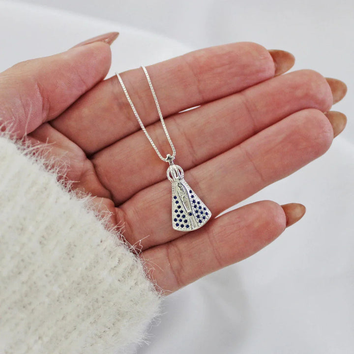 Se você busca por jóias de alta qualidade e recebimento em até 4 dias, aqui na Datter &Co, temos uma variedade de produtos que não escurecem com o uso, não causam alergias e são 100% á prova d'água, compre aqui na Datter & Co, Frete Grátis e Devolução Fácil