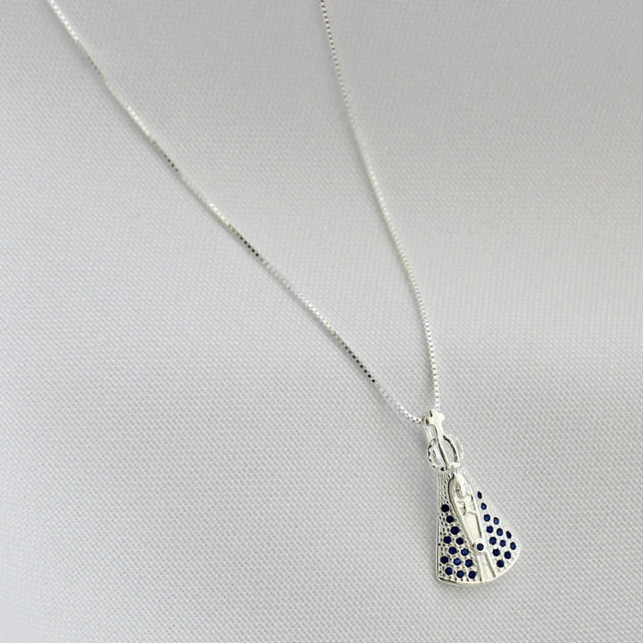 Se você busca por jóias de alta qualidade e recebimento em até 4 dias, aqui na Datter &Co, temos uma variedade de produtos que não escurecem com o uso, não causam alergias e são 100% á prova d'água, compre aqui na Datter & Co, Frete Grátis e Devolução Fácil