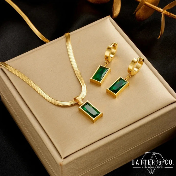 Os melhores colares femininos, colar feminino de prata, colar feminino de ouro, colar de pérola, colar feminino delicado com qualidade e durabilidade, peças que duram, não causam alergias e nem escurecem com o uso! Compre aqui na Datter & Co, Frete Grátis e Devolução Fácil.