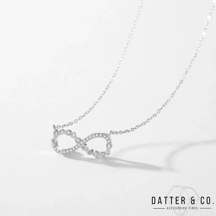 Os melhores colares femininos, colar feminino de prata, colar feminino de ouro, colar de pérola, colar feminino delicado com qualidade e durabilidade, peças que duram, não causam alergias e nem escurecem com o uso! Compre aqui na Datter & Co, Frete Grátis e Devolução Fácil.