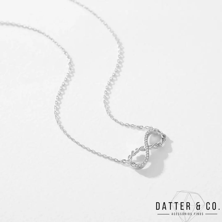 Os melhores colares femininos, colar feminino de prata, colar feminino de ouro, colar de pérola, colar feminino delicado com qualidade e durabilidade, peças que duram, não causam alergias e nem escurecem com o uso! Compre aqui na Datter & Co, Frete Grátis e Devolução Fácil.