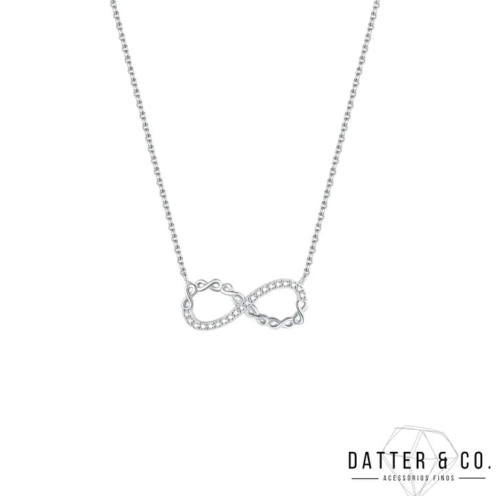 Os melhores colares femininos, colar feminino de prata, colar feminino de ouro, colar de pérola, colar feminino delicado com qualidade e durabilidade, peças que duram, não causam alergias e nem escurecem com o uso! Compre aqui na Datter & Co, Frete Grátis e Devolução Fácil.