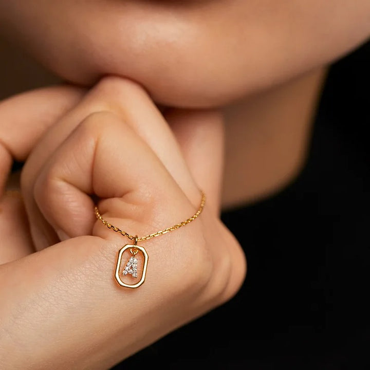 Você está procurando o presente ideal para sua mãe? Neste dia das mães, se você busca presentear com qualidade e elegância, separamos jóias únicas e exclusivas para você! Nossas jóias são compostas por Prata 925 e Ouro 18K, Aqui você encontra o presente ideal para a sua mãe! Confira nossas promoções e leve frete grátis para todo o Brasil! Garantia de envio, devolução fácil e embalagem presenteável!