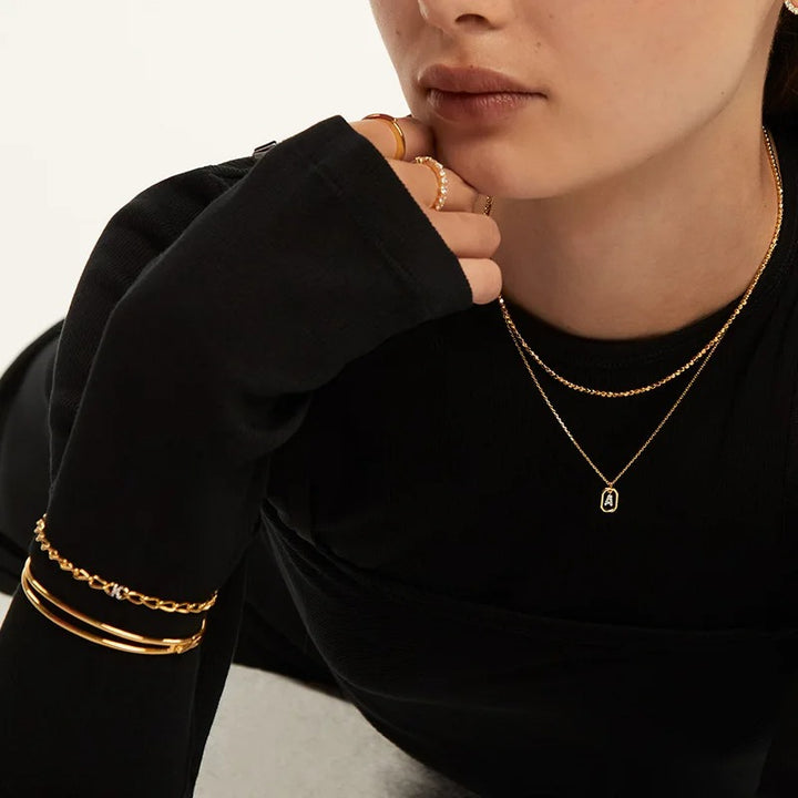 Você está procurando o presente ideal para sua mãe? Neste dia das mães, se você busca presentear com qualidade e elegância, separamos jóias únicas e exclusivas para você! Nossas jóias são compostas por Prata 925 e Ouro 18K, Aqui você encontra o presente ideal para a sua mãe! Confira nossas promoções e leve frete grátis para todo o Brasil! Garantia de envio, devolução fácil e embalagem presenteável!