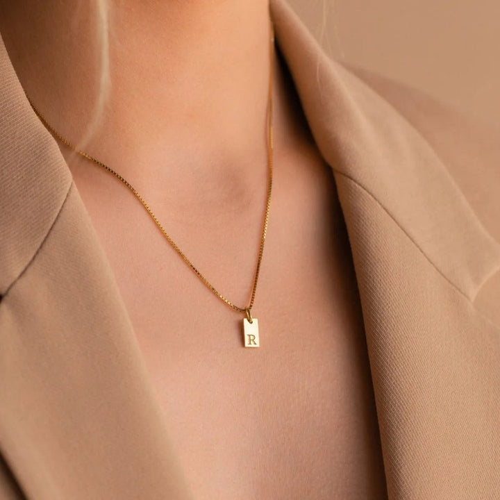 Você está procurando o presente ideal para sua mãe? Neste dia das mães, se você busca presentear com qualidade e elegância, separamos jóias únicas e exclusivas para você! Nossas jóias são compostas por Prata 925 e Ouro 18K, Aqui você encontra o presente ideal para a sua mãe! Confira nossas promoções e leve frete grátis para todo o Brasil! Garantia de envio, devolução fácil e embalagem presenteável!
