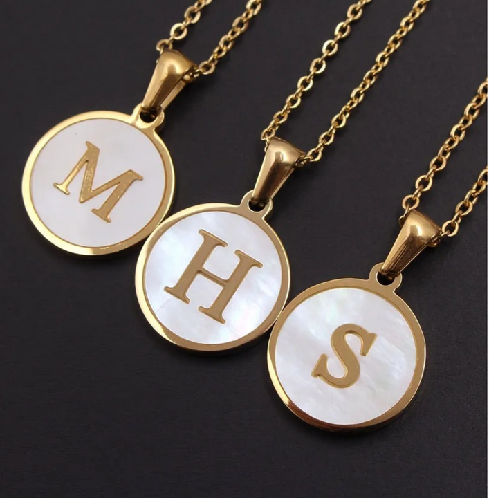 Você está procurando o presente ideal para sua mãe? Neste dia das mães, se você busca presentear com qualidade e elegância, separamos jóias únicas e exclusivas para você! Nossas jóias são compostas por Prata 925 e Ouro 18K, Aqui você encontra o presente ideal para a sua mãe! Confira nossas promoções e leve frete grátis para todo o Brasil! Garantia de envio, devolução fácil e embalagem presenteável!