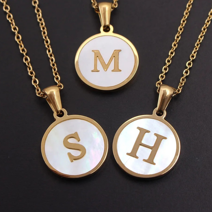 Você está procurando o presente ideal para sua mãe? Neste dia das mães, se você busca presentear com qualidade e elegância, separamos jóias únicas e exclusivas para você! Nossas jóias são compostas por Prata 925 e Ouro 18K, Aqui você encontra o presente ideal para a sua mãe! Confira nossas promoções e leve frete grátis para todo o Brasil! Garantia de envio, devolução fácil e embalagem presenteável!