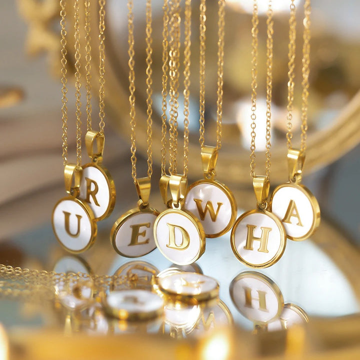 Você está procurando o presente ideal para sua mãe? Neste dia das mães, se você busca presentear com qualidade e elegância, separamos jóias únicas e exclusivas para você! Nossas jóias são compostas por Prata 925 e Ouro 18K, Aqui você encontra o presente ideal para a sua mãe! Confira nossas promoções e leve frete grátis para todo o Brasil! Garantia de envio, devolução fácil e embalagem presenteável!