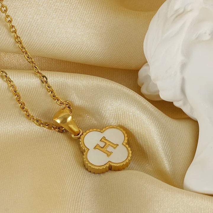 Você está procurando o presente ideal para sua mãe? Neste dia das mães, se você busca presentear com qualidade e elegância, separamos jóias únicas e exclusivas para você! Nossas jóias são compostas por Prata 925 e Ouro 18K, Aqui você encontra o presente ideal para a sua mãe! Confira nossas promoções e leve frete grátis para todo o Brasil! Garantia de envio, devolução fácil e embalagem presenteável!
