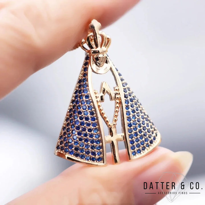 Os melhores colares femininos, colar feminino de prata, colar feminino de ouro, colar de pérola, colar feminino delicado com qualidade e durabilidade, peças que duram, não causam alergias e nem escurecem com o uso! Compre aqui na Datter & Co, Frete Grátis e Devolução Fácil.
