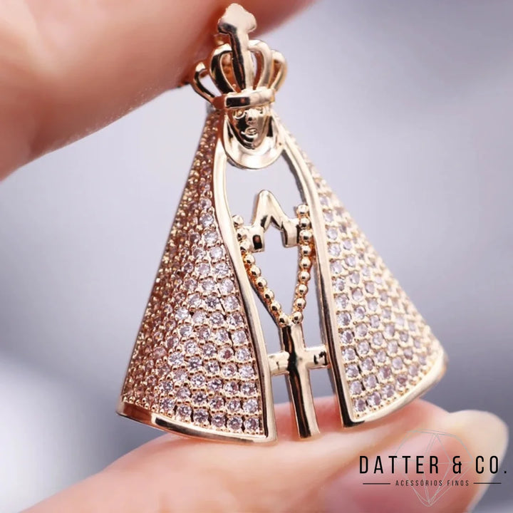 Os melhores colares femininos, colar feminino de prata, colar feminino de ouro, colar de pérola, colar feminino delicado com qualidade e durabilidade, peças que duram, não causam alergias e nem escurecem com o uso! Compre aqui na Datter & Co, Frete Grátis e Devolução Fácil.